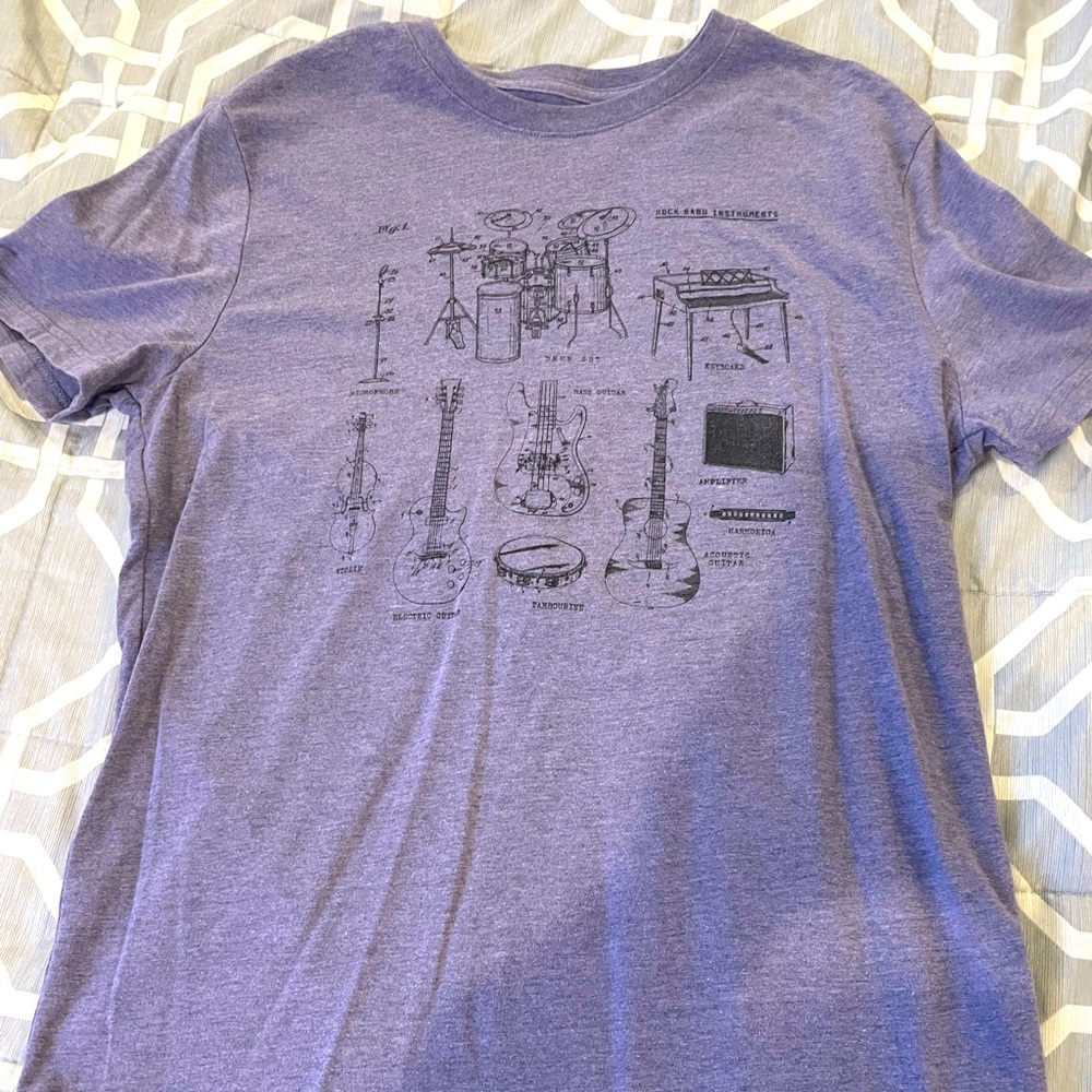 Rock band instruments novelty tee. Size medium. Banana Republic. Great condition